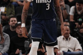 开云体育-浓眉本赛季场均得分